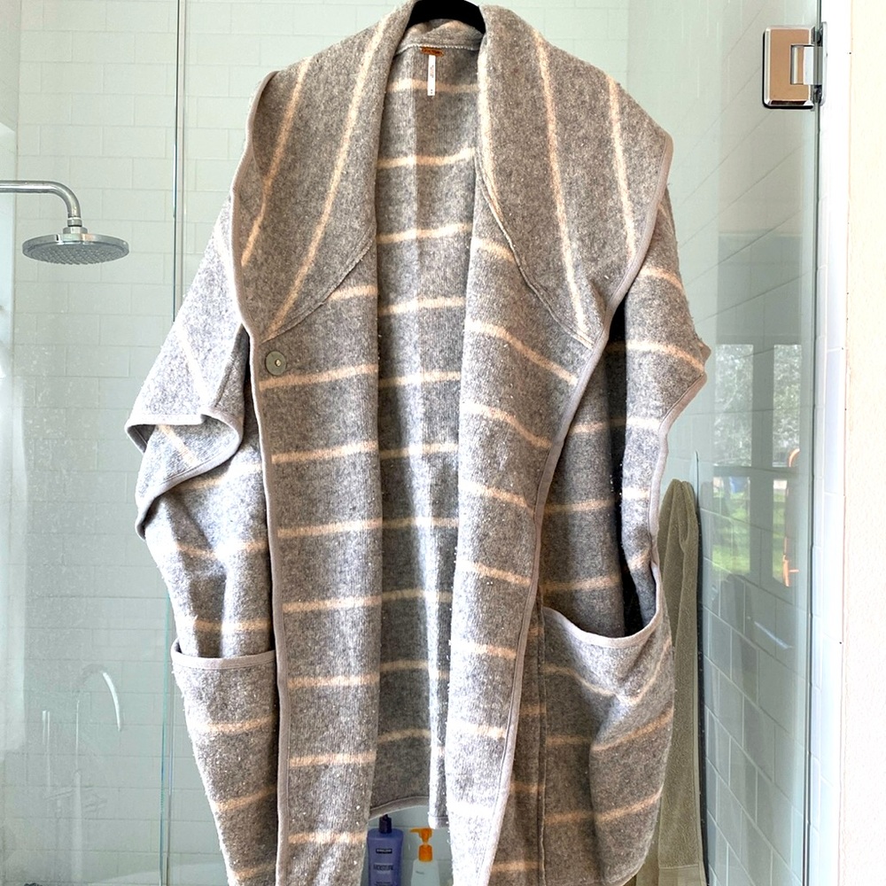 Free People oversized sweater cardigan. Awesome for wintertime!